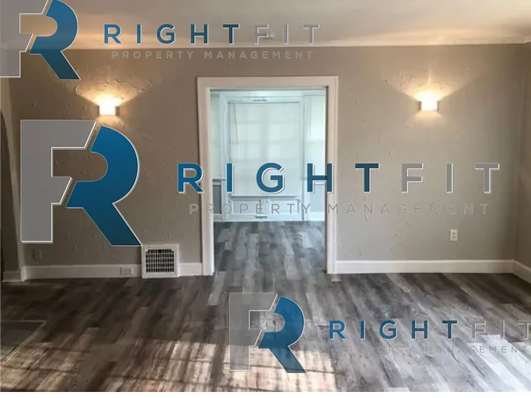 1430 Cory Dr — Photo 3