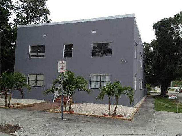 1st image of 2500 NE 192nd St APT 1