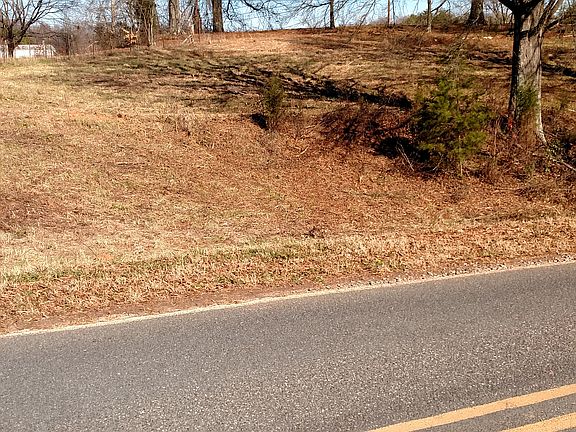 2nd image of 106 Hidden Valley Dr