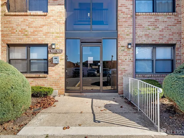 1609 Raspberry Ct, Edison, NJ 08817