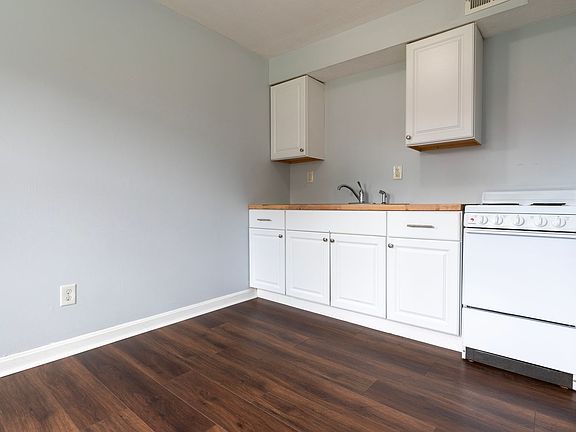 3rd image of 1704 Valley Forge Way #1