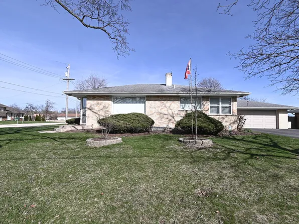 3877 Grandview Ave, Gurnee, IL 60031