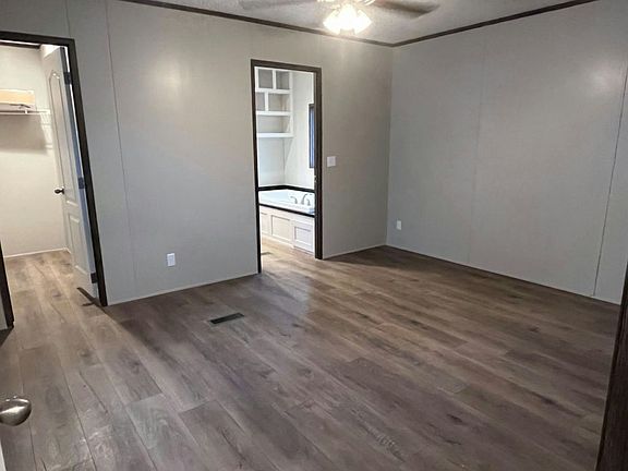 4th image of 7400 Glen Leaf Dr #102