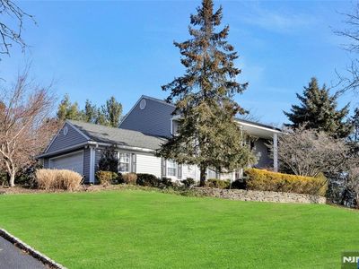 44 Blueberry Dr, Woodcliff Lake, NJ, 07677