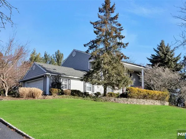 44 Blueberry Dr, Woodcliff Lake, NJ 07677