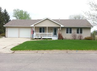 150 Edminster Cir, Dassel, MN 55325
