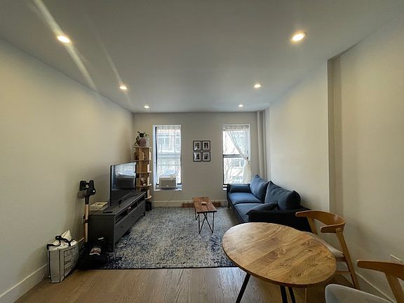 3rd image of 682 Sackett St APT 3L