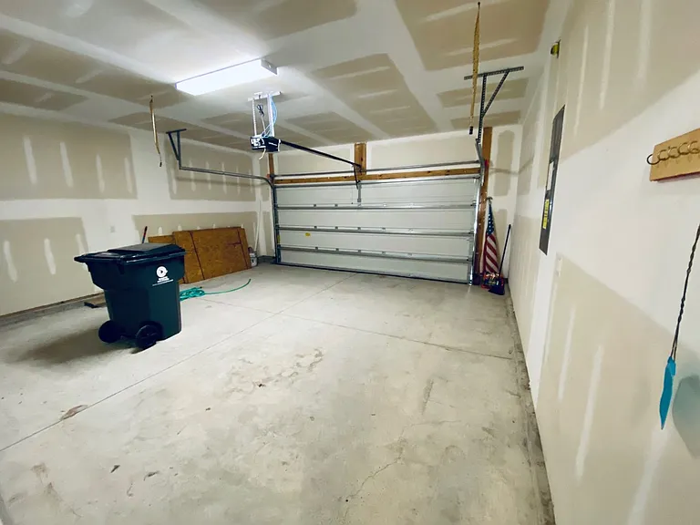 Garage_09012022