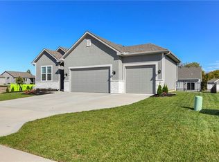 8324 SW Redbud St, Blue Springs, MO 64014