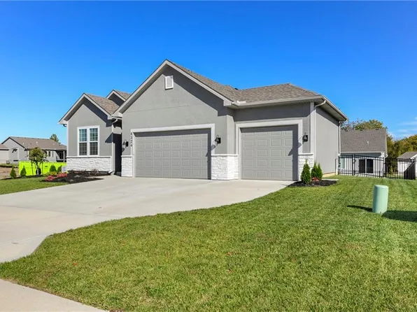 8324 SW Redbud St, Blue Springs, MO 64014