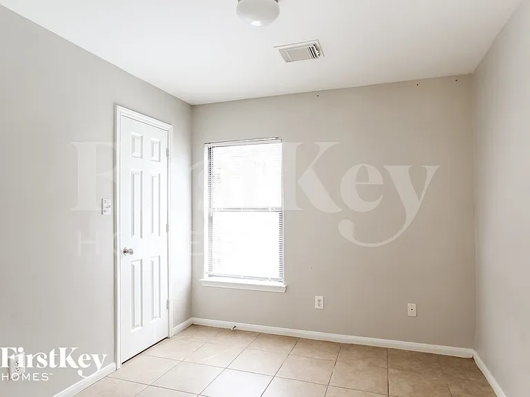2935 La Estancia Ln — Photo 7