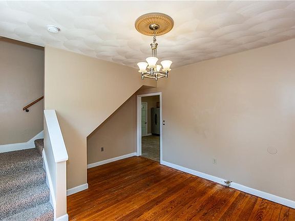 5th image of 61 Vanderland Ave