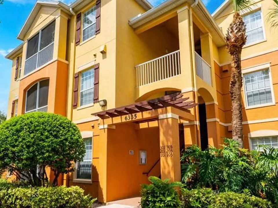 6240 Contessa Dr #105