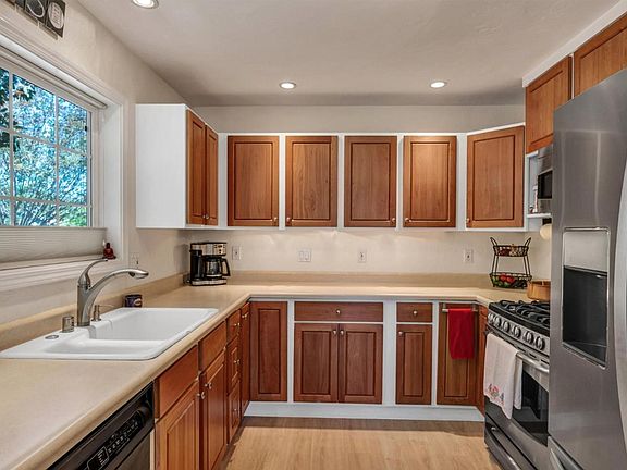 5th image of 724 Pueblo Ave