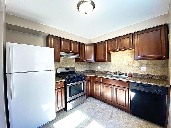 4th image of 13045 Blakeslee Ct #2