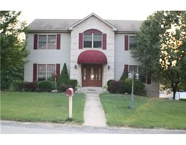 212 Apple Hill Dr photo 1