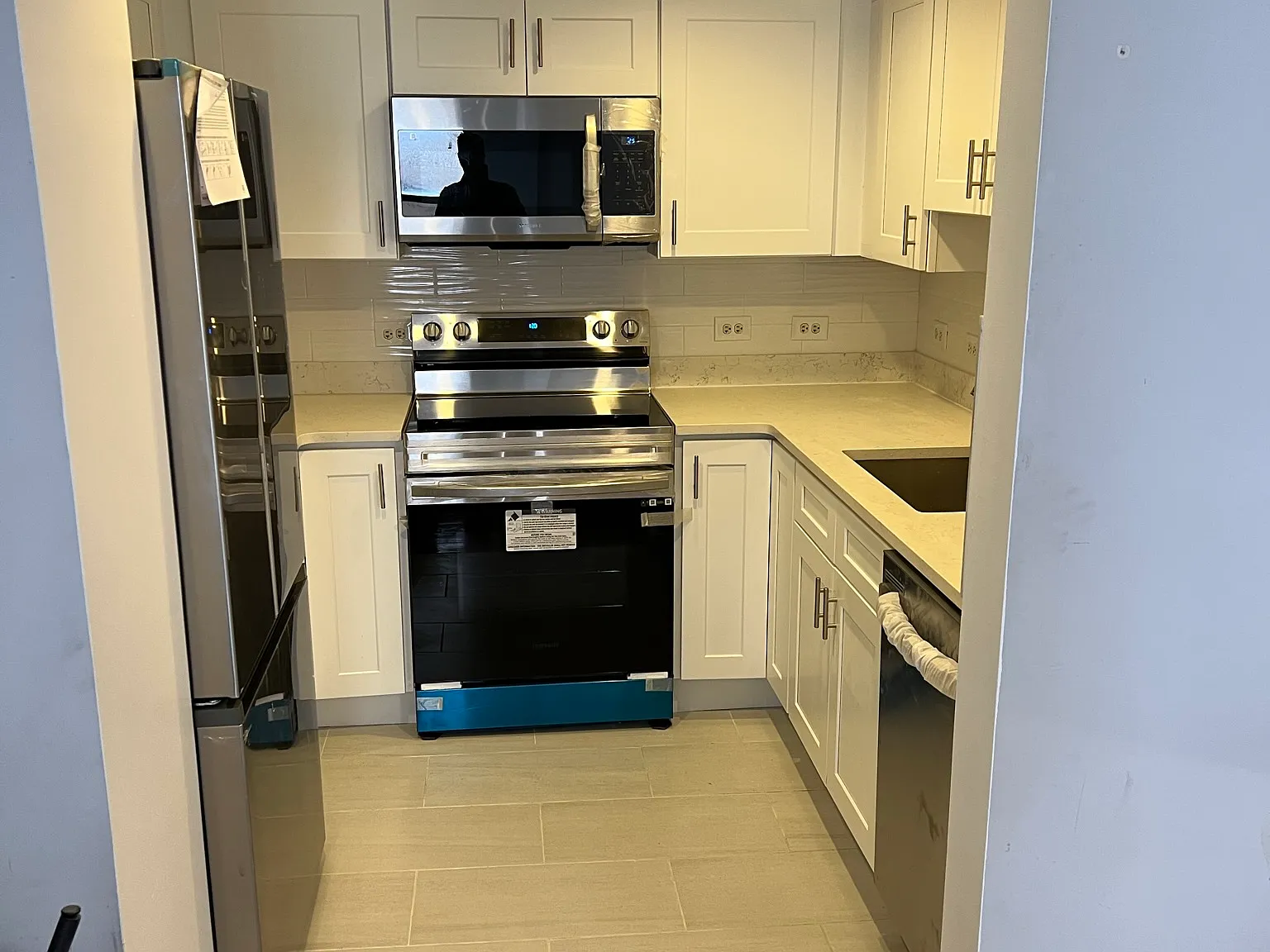 2 bed, 909 sqft, $4,050 — Photo 3