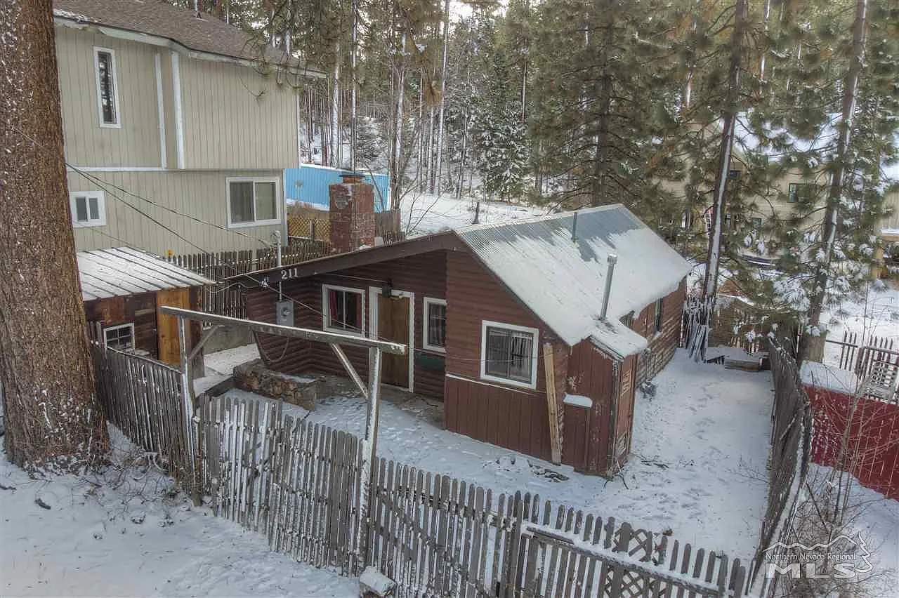 211 Lyons Ave photo 1