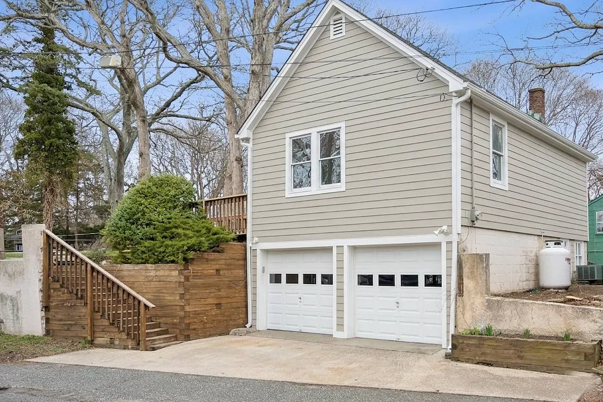 Newly Renovated Year-Round Rental - Waterview — Photo 1