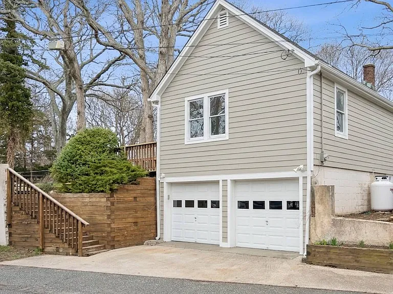 22 Lake Side Dr — Photo 1