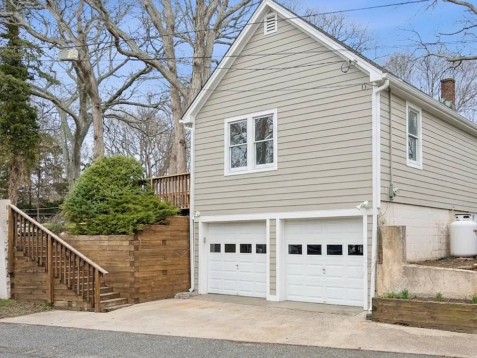 22 Lake Side Dr