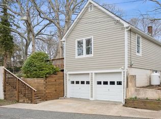 22 Lake Side Dr, Southampton, NY 11968