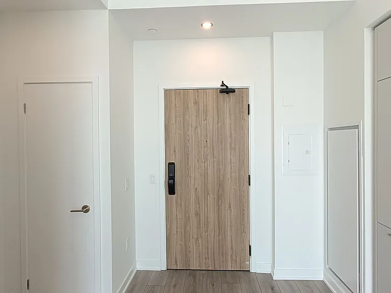 1 Fairview Rd E #3210 — Photo 4