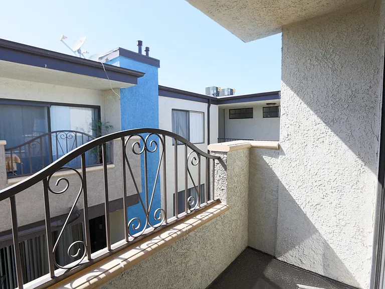Chateau Woodley Hart Apartments — Photo 19