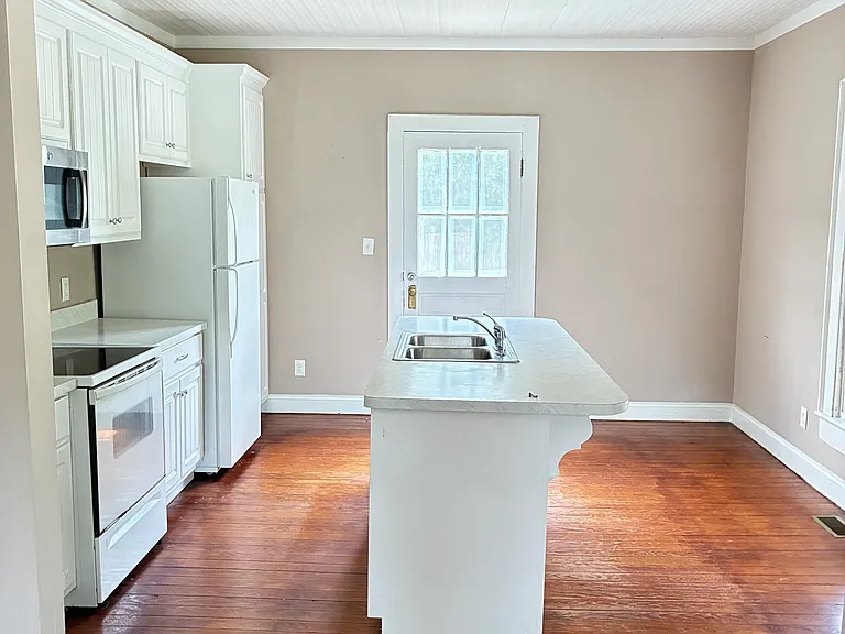 6306 Wall St — Photo 6