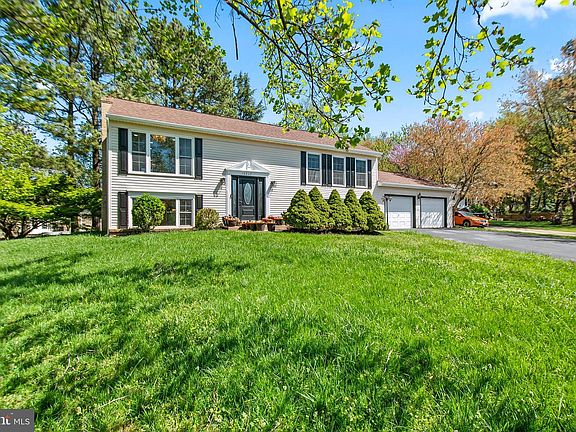 4th image of 10217 McKean Ct