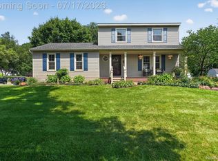 60309 Lamplighter Dr, New Hudson, MI 48165