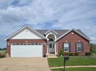 5 Winter River Ct, Fenton, MO 63026