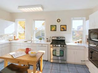 997 Hawthorn St, Cambridge, MA 02138