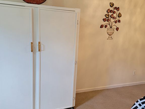 3rd image of 1500 Old Salem Dr SE #1