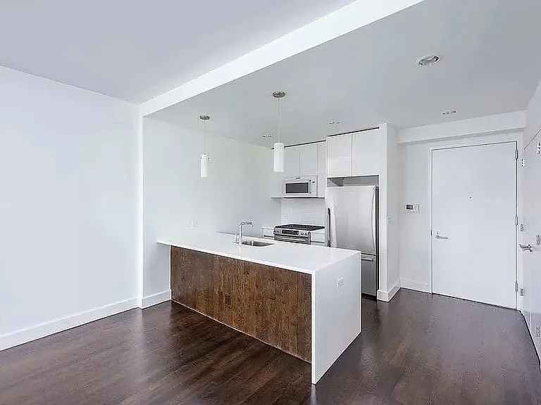 1125 45th Ave #3G — Photo 2