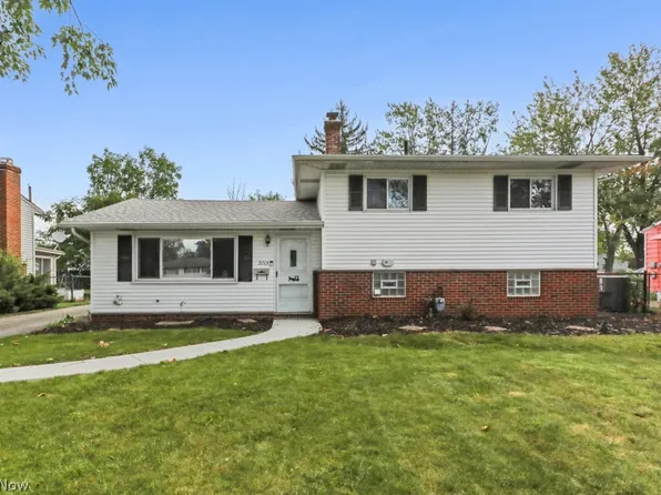 5713 Vickie Ln, Bedford Heights, OH 44146