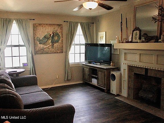 2nd image of 4822 Maplewood Dr