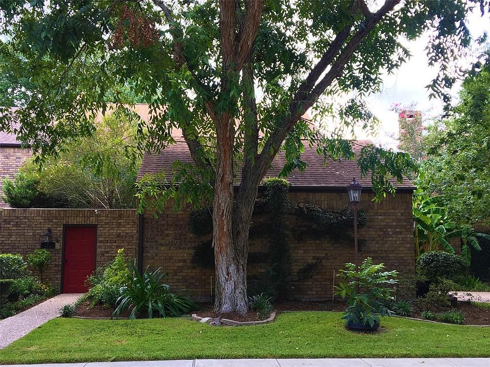 1st image of 7 Town Oaks Pl