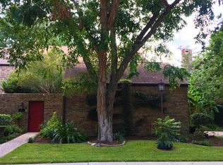 7 Town Oaks Pl, Bellaire, TX 77401