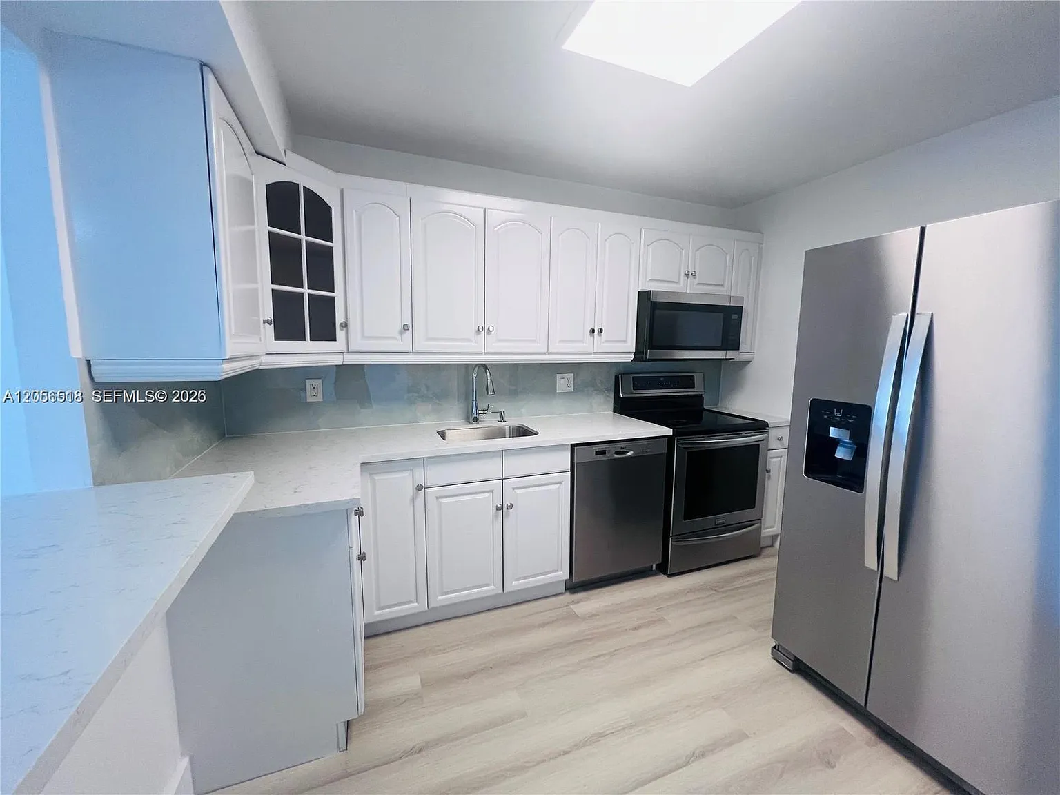 Wilshire Condo — Photo 3