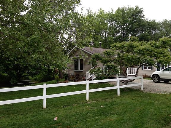 228 Hackberry St Amazonia