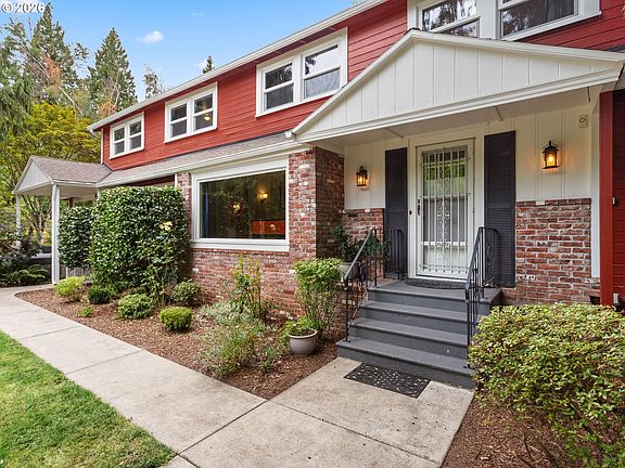 5th image of 541 SE Park Dr