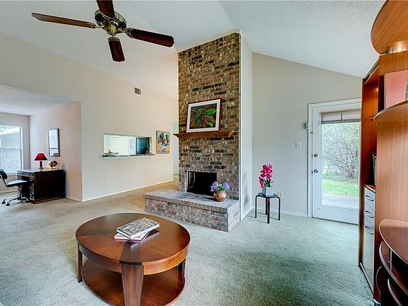3rd image of 2601 Hazelwood Pl