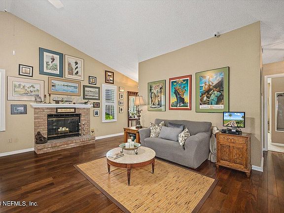 4th image of 2072 WAX MYRTLE Court