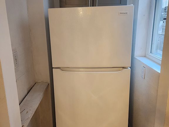 4th image of 28 N Broad St APT 1