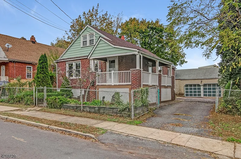 11 Ambrose St photo 1