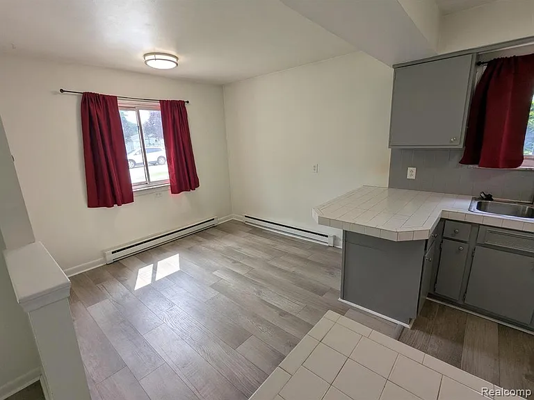 23911 Methuen Ave — Photo 8