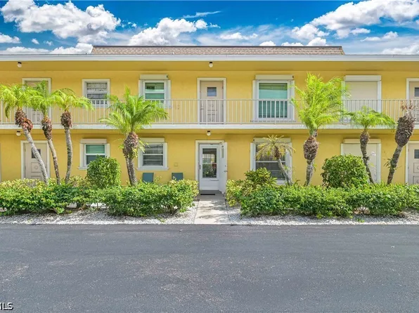 351 Charlemagne Blvd APT 105A, Naples, FL 34112