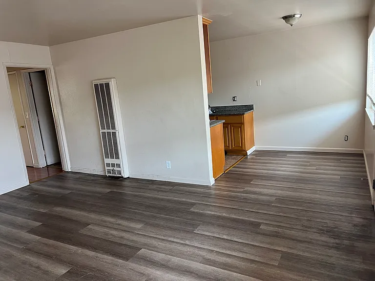 140 Lincoln Ave — Photo 2