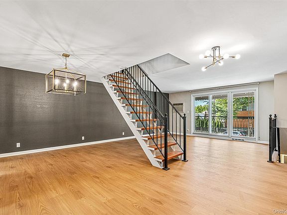 5th image of 175-03 Peck Ave Floor 2